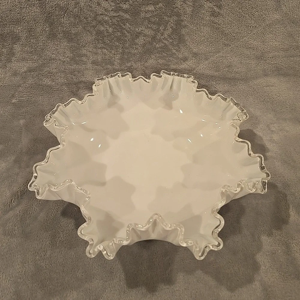 Vintage‎ Unmarked Fenton White Milk Glass Silver Crest Ruffled Edge Bowl